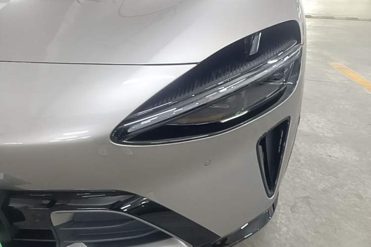 Used Xiaomi Auto YU7 2025 Ultra-Long Range Rear-Wheel Drive Version Left Front Headlight