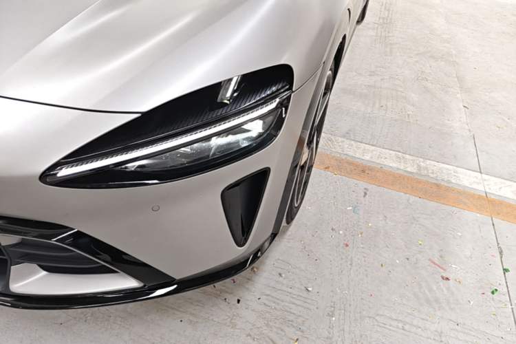 Used Xiaomi Auto YU7 2025 Ultra-Long Range High-Performance All-Wheel-Drive Max Edition Left Front Headlight