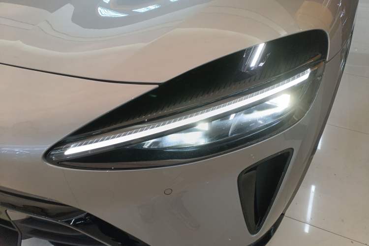 Used Xiaomi Auto YU7 2025 Ultra-Long Range High-Performance All-Wheel-Drive Max Edition Left Front Headlight