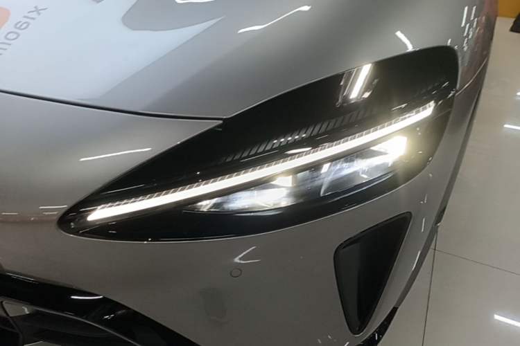 Used Xiaomi Auto YU7 2025 Ultra-Long Range All-Wheel Drive Pro Version Left Front Headlight