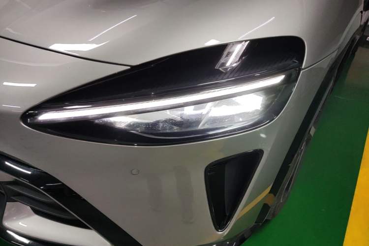 Used Xiaomi Auto YU7 2025 Ultra-Long Range High-Performance All-Wheel-Drive Max Edition Left Front Headlight