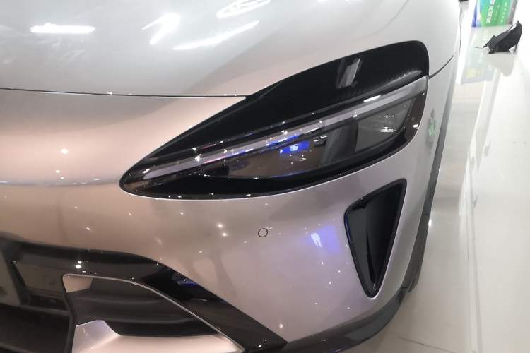Used Xiaomi Auto YU7 2025 Ultra-Long Range Rear-Wheel Drive Version Left Front Headlight