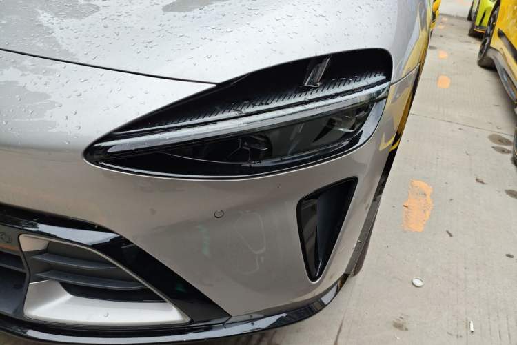 Used Xiaomi Auto YU7 2025 Ultra-Long Range High-Performance All-Wheel-Drive Max Edition Left Front Headlight