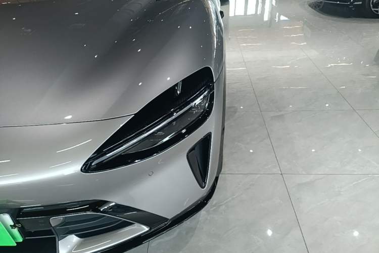 Used Xiaomi Auto YU7 2025 Ultra-Long Range All-Wheel Drive Pro Version Left Front Headlight