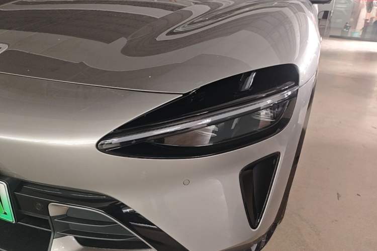 Used Xiaomi Auto YU7 2025 Ultra-Long Range High-Performance All-Wheel-Drive Max Edition Left Front Headlight