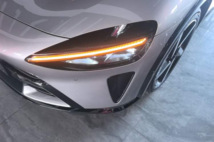 Used Xiaomi Auto YU7 2025 Ultra-Long Range High-Performance All-Wheel-Drive Max Edition Left Front Headlight