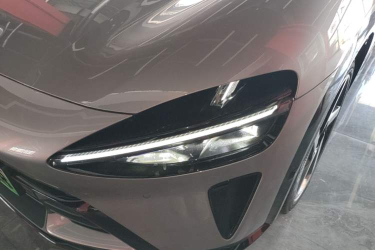 Used Xiaomi Auto YU7 2025 Ultra-Long Range All-Wheel Drive Pro Version Left Front Headlight