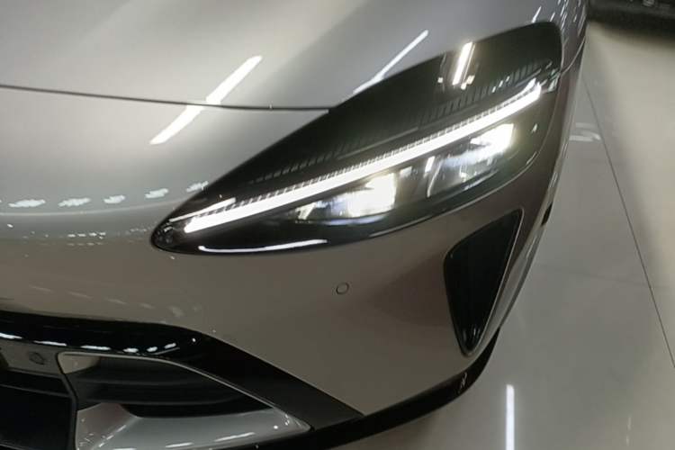 Used Xiaomi Auto YU7 2025 Ultra-Long Range All-Wheel Drive Pro Version Left Front Headlight