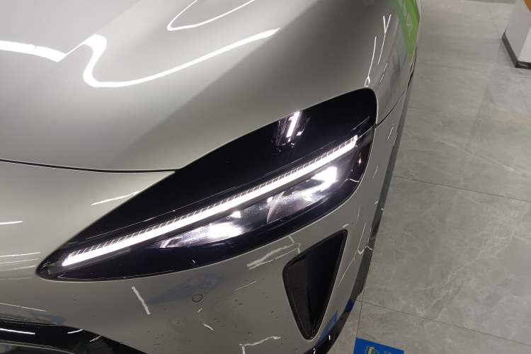 Used Xiaomi Auto YU7 2025 Ultra-Long Range Rear-Wheel Drive Version Left Front Headlight