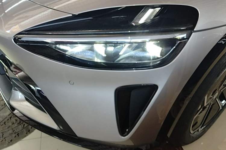 Used Xiaomi Auto YU7 2025 Ultra-Long Range Rear-Wheel Drive Version Left Front Headlight