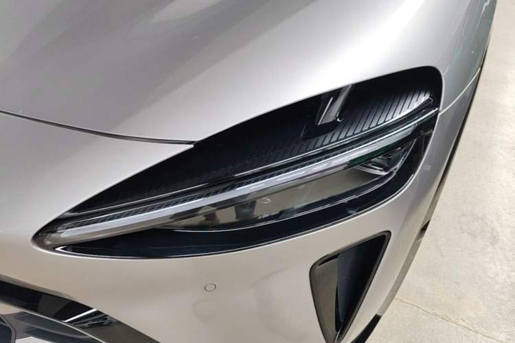 Used Xiaomi Auto YU7 2025 Ultra-Long Range All-Wheel Drive Pro Version Left Front Headlight