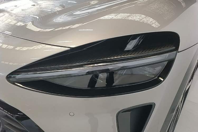 Used Xiaomi Auto YU7 2025 Ultra-Long Range High-Performance All-Wheel-Drive Max Edition Left Front Headlight