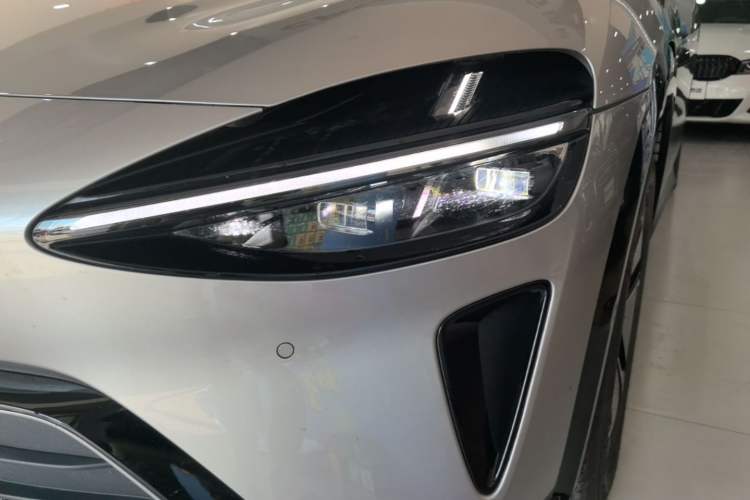 Used Xiaomi Auto YU7 2025 Ultra-Long Range Rear-Wheel Drive Version Left Front Headlight