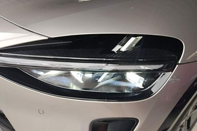 Used Xiaomi Auto YU7 2025 Ultra-Long Range All-Wheel Drive Pro Version Left Front Headlight