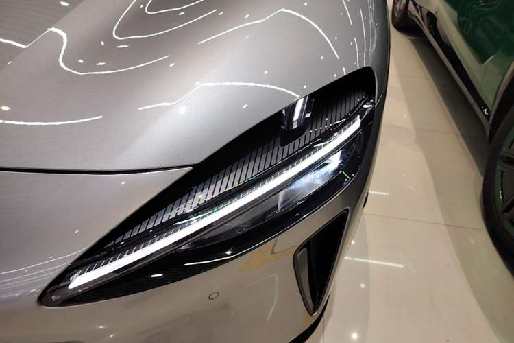 Used Xiaomi Auto YU7 2025 Ultra-Long Range Rear-Wheel Drive Version Left Front Headlight