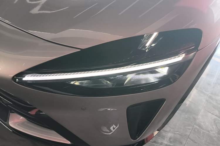 Used Xiaomi Auto YU7 2025 Ultra-Long Range All-Wheel Drive Pro Version Left Front Headlight