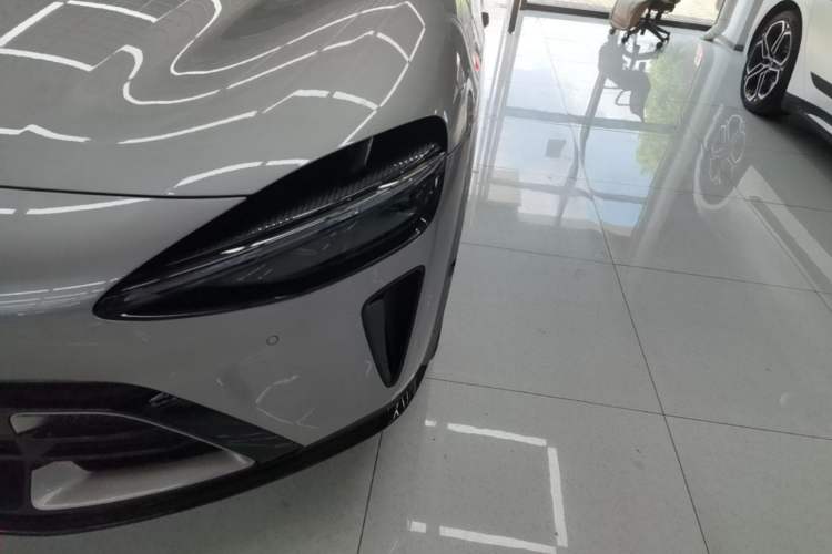 Used Xiaomi Auto YU7 2025 Ultra-Long Range High-Performance All-Wheel-Drive Max Edition Left Front Headlight