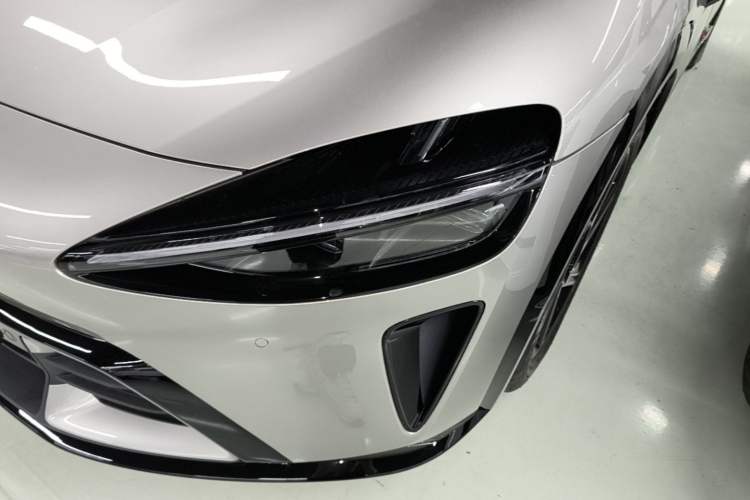 Used Xiaomi Auto YU7 2025 Ultra-Long Range All-Wheel Drive Pro Version Left Front Headlight