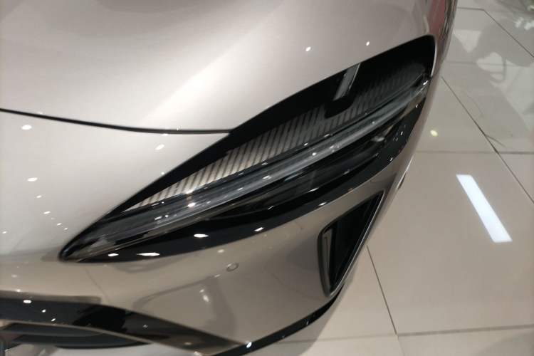 Used Xiaomi Auto YU7 2025 Ultra-Long Range All-Wheel Drive Pro Version Left Front Headlight