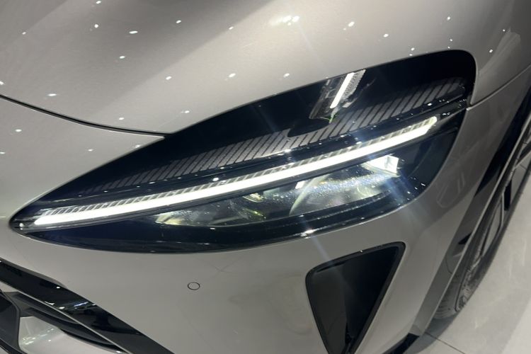 Used Xiaomi Auto YU7 2025 Ultra-Long Range Rear-Wheel Drive Version Left Front Headlight