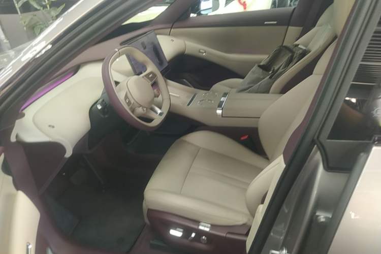 Used Xiaomi Auto YU7 2025 Ultra-Long Range Rear-Wheel Drive Version Left Front Seat