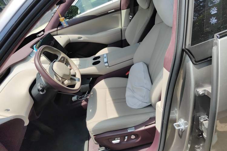 Used Xiaomi Auto YU7 2025 Ultra-Long Range High-Performance All-Wheel-Drive Max Edition Left Front Seat