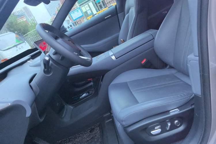 Used Xiaomi Auto YU7 2025 Ultra-Long Range Rear-Wheel Drive Version Left Front Seat