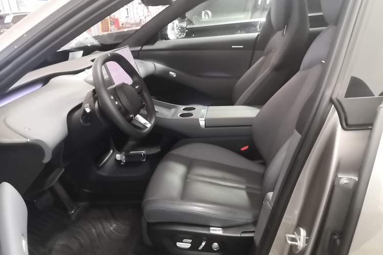Used Xiaomi Auto YU7 2025 Ultra-Long Range Rear-Wheel Drive Version Left Front Seat