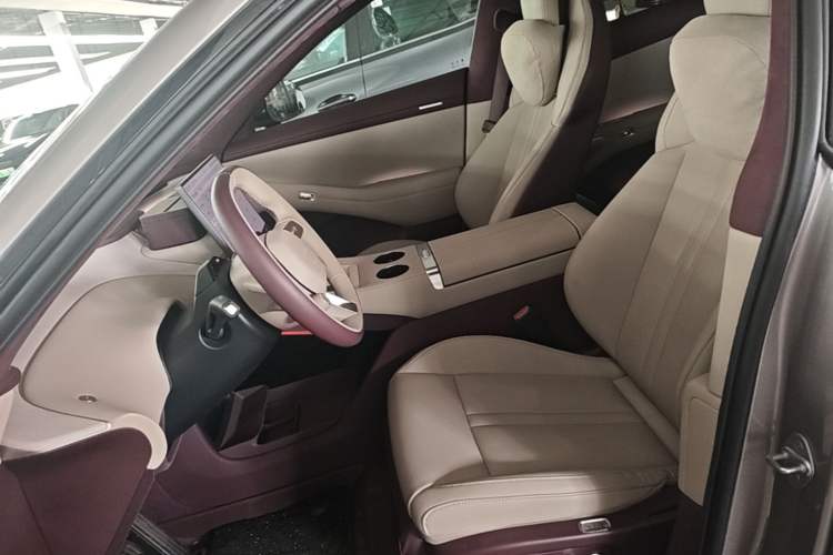 Used Xiaomi Auto YU7 2025 Ultra-Long Range High-Performance All-Wheel-Drive Max Edition Left Front Seat