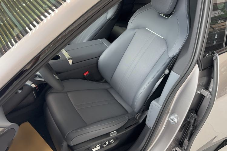 Used Xiaomi Auto YU7 2025 Ultra-Long Range Rear-Wheel Drive Version Left Front Seat
