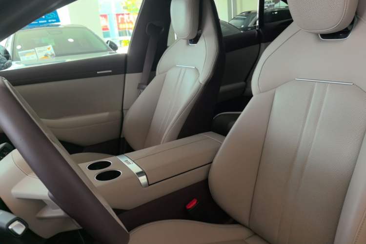 Used Xiaomi Auto YU7 2025 Ultra-Long Range Rear-Wheel Drive Version Left Front Seat