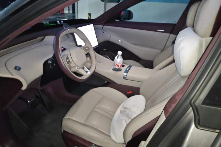 Used Xiaomi Auto YU7 2025 Ultra-Long Range High-Performance All-Wheel-Drive Max Edition Left Front Seat