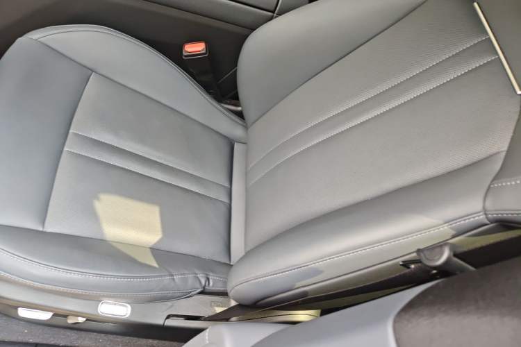Used Xiaomi Auto YU7 2025 Ultra-Long Range Rear-Wheel Drive Version Left Front Seat
