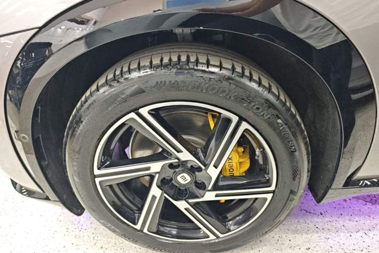 Used Xiaomi Auto YU7 2025 Ultra-Long Range Rear-Wheel Drive Version Left Front Wheel Hub