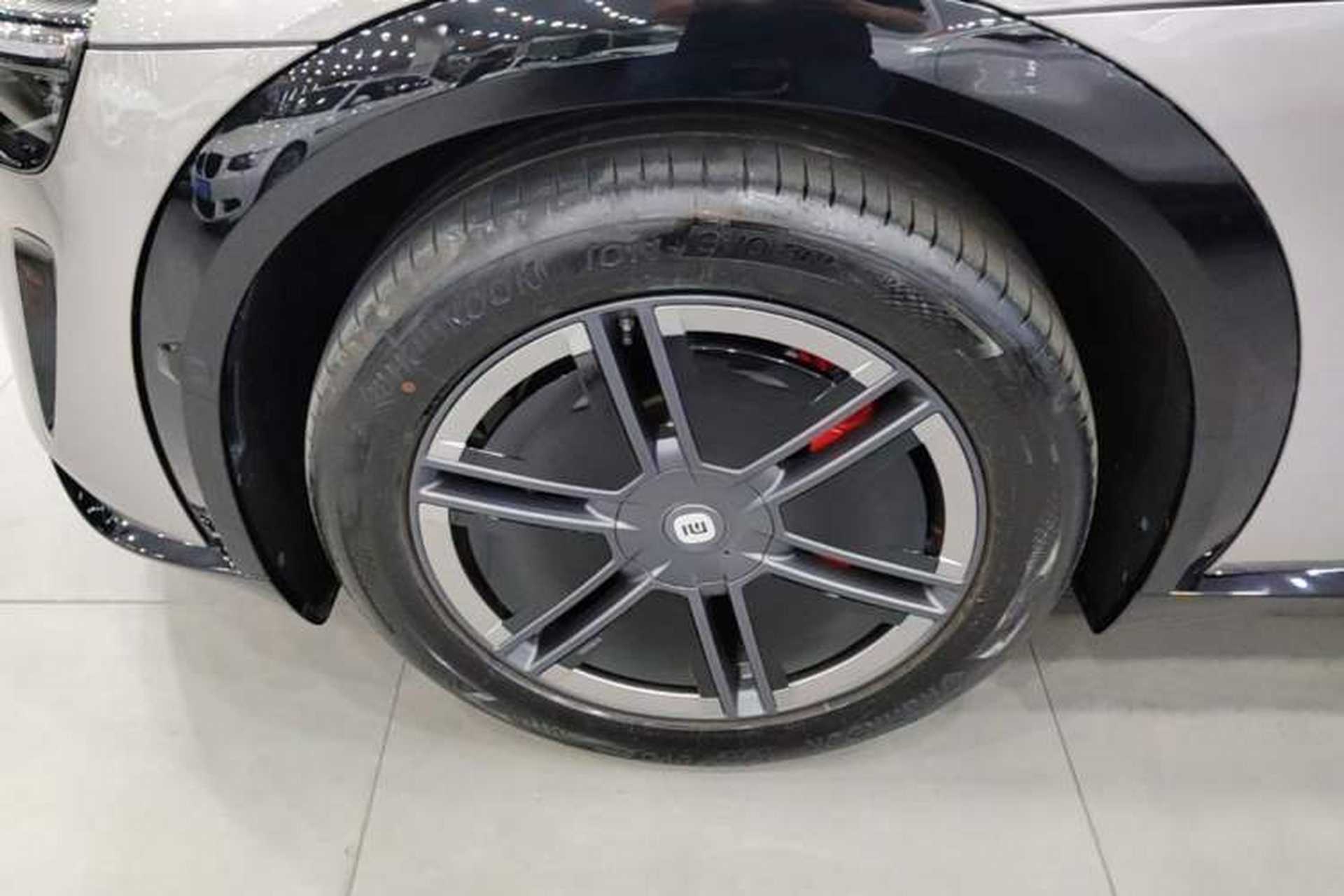 Used Xiaomi Auto YU7 2025 Ultra-Long Range High-Performance All-Wheel-Drive Max Edition Left Front Wheel Hub