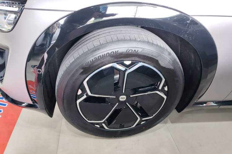 Used Xiaomi Auto YU7 2025 Ultra-Long Range All-Wheel Drive Pro Version Left Front Wheel Hub