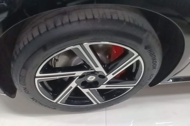 Used Xiaomi Auto YU7 2025 Ultra-Long Range All-Wheel Drive Pro Version Left Front Wheel Hub