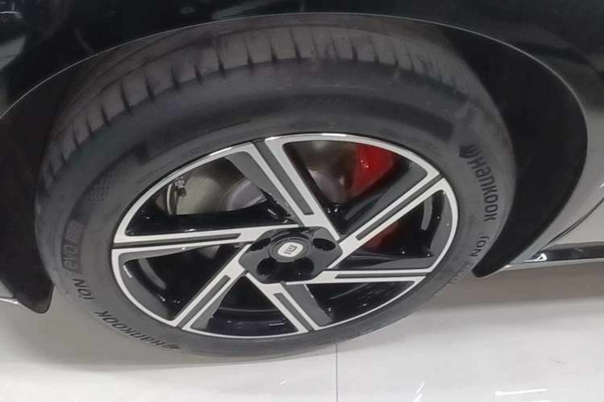 Used Xiaomi Auto YU7 2025 Ultra-Long Range All-Wheel Drive Pro Version Left Front Wheel Hub