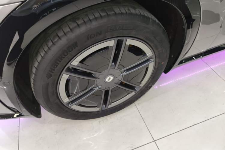 Used Xiaomi Auto YU7 2025 Ultra-Long Range High-Performance All-Wheel-Drive Max Edition Left Front Wheel Hub