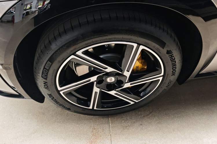 Used Xiaomi Auto YU7 2025 Ultra-Long Range Rear-Wheel Drive Version Left Front Wheel Hub