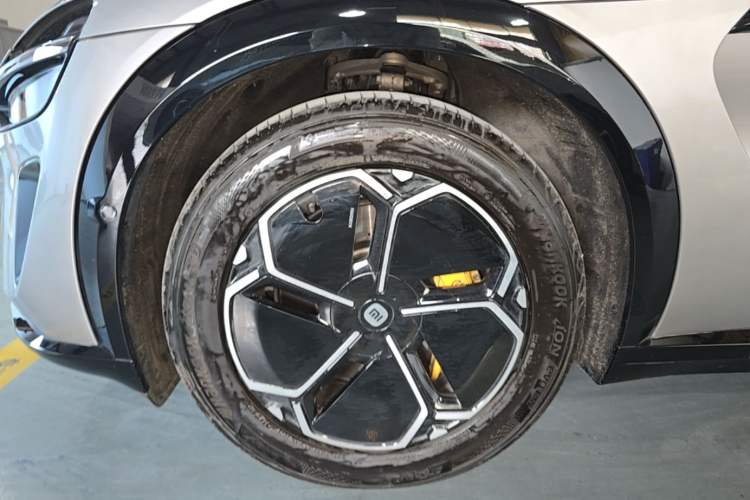 Used Xiaomi Auto YU7 2025 Ultra-Long Range High-Performance All-Wheel-Drive Max Edition Left Front Wheel Hub