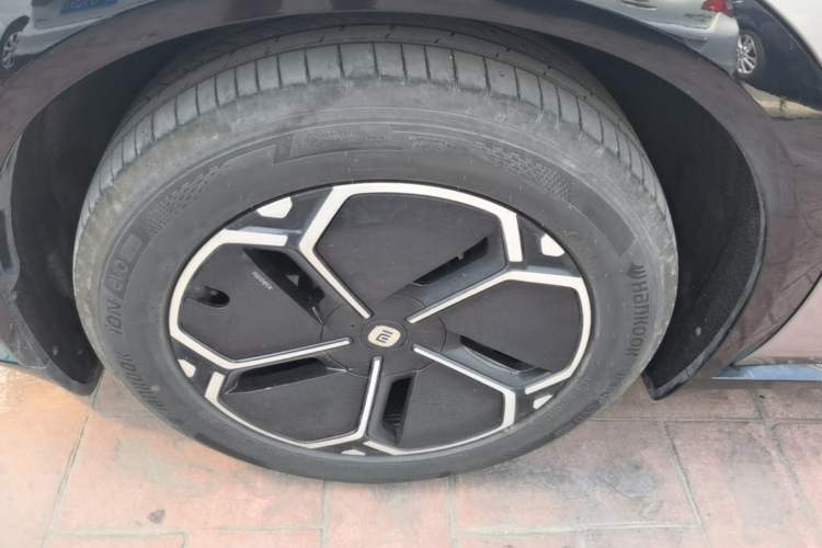 Used Xiaomi Auto YU7 2025 Ultra-Long Range Rear-Wheel Drive Version Left Front Wheel Hub