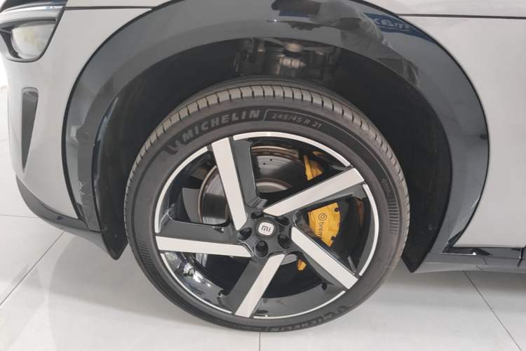 Used Xiaomi Auto YU7 2025 Ultra-Long Range High-Performance All-Wheel-Drive Max Edition Left Front Wheel Hub