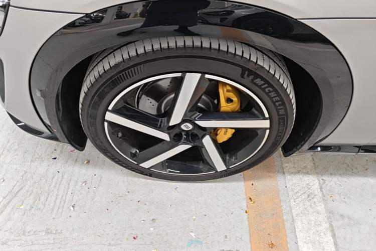 Used Xiaomi Auto YU7 2025 Ultra-Long Range High-Performance All-Wheel-Drive Max Edition Left Front Wheel Hub