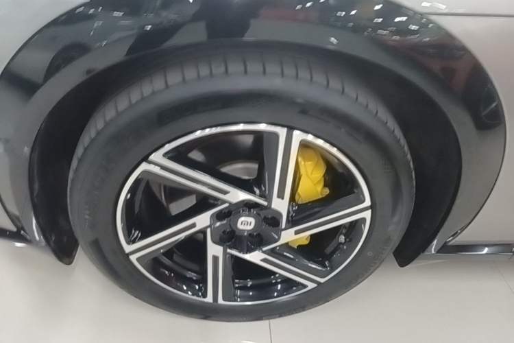 Used Xiaomi Auto YU7 2025 Ultra-Long Range All-Wheel Drive Pro Version Left Front Wheel Hub