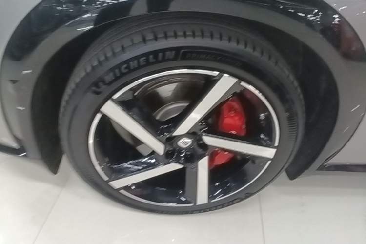 Used Xiaomi Auto YU7 2025 Ultra-Long Range High-Performance All-Wheel-Drive Max Edition Left Front Wheel Hub