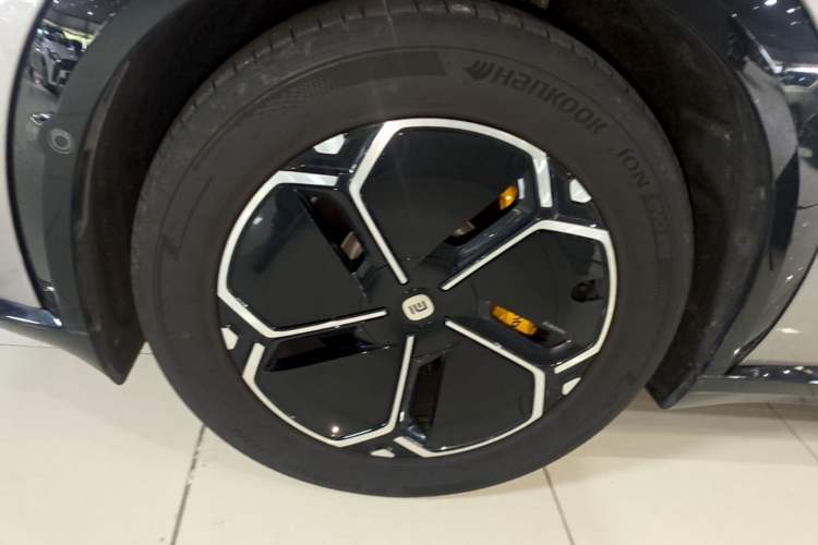 Used Xiaomi Auto YU7 2025 Ultra-Long Range High-Performance All-Wheel-Drive Max Edition Left Front Wheel Hub