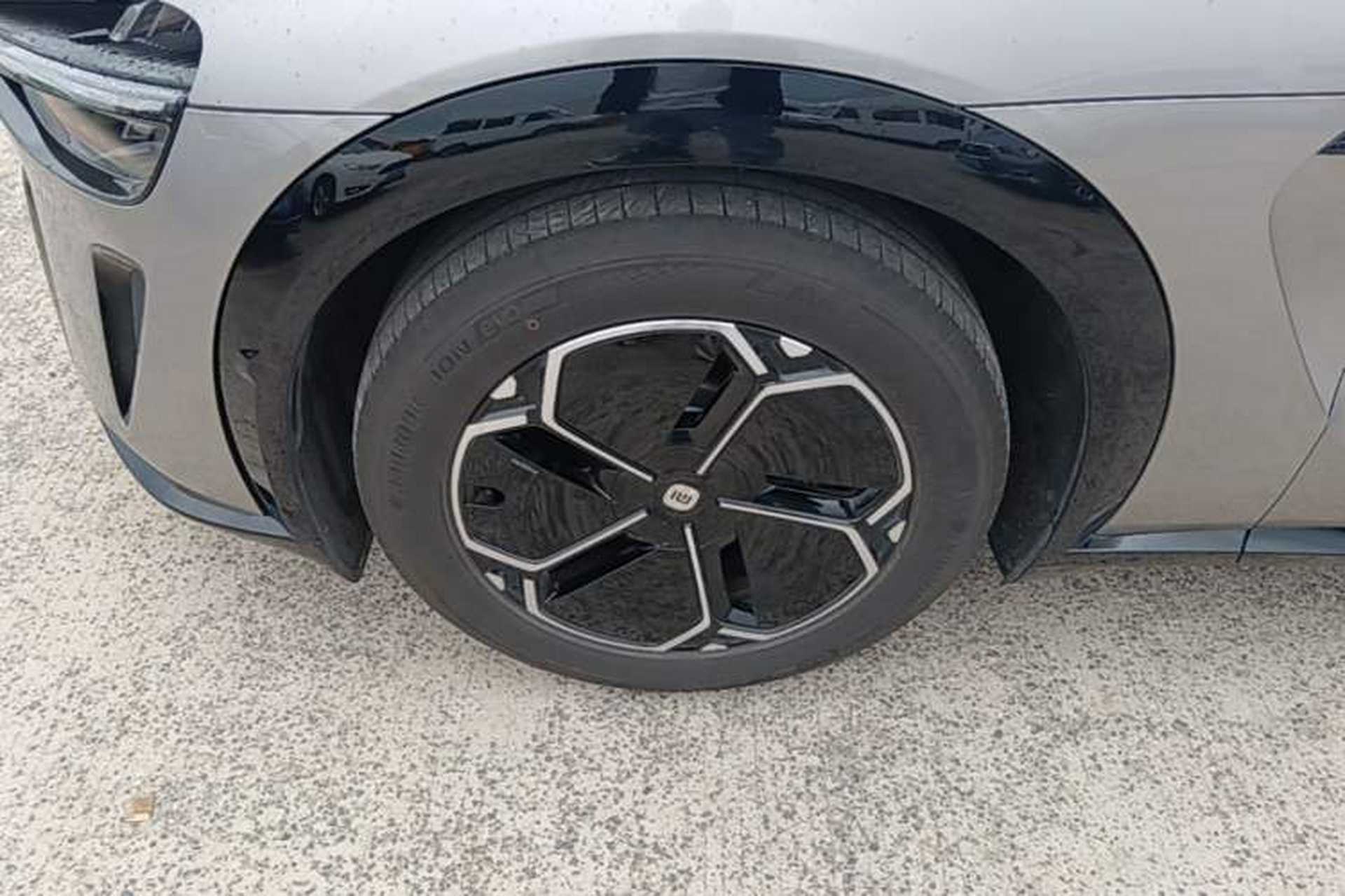 Used Xiaomi Auto YU7 2025 Ultra-Long Range All-Wheel Drive Pro Version Left Front Wheel Hub
