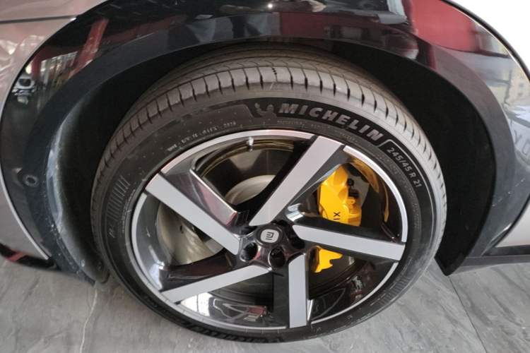 Used Xiaomi Auto YU7 2025 Ultra-Long Range All-Wheel Drive Pro Version Left Front Wheel Hub