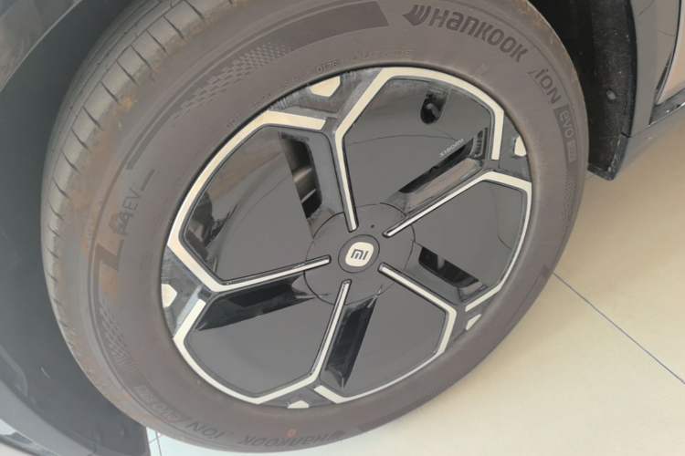 Used Xiaomi Auto YU7 2025 Ultra-Long Range Rear-Wheel Drive Version Left Front Wheel Hub